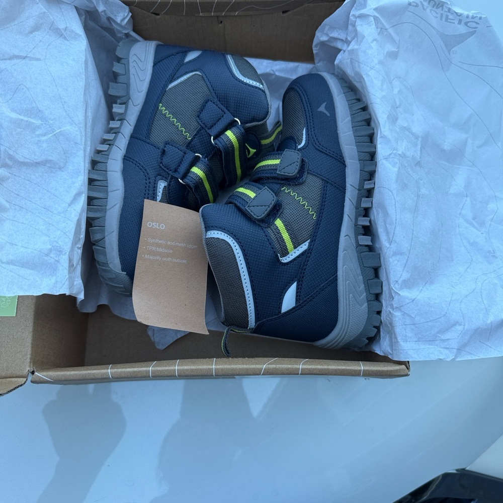 NWT in box Pacific Mountain Oslo Kids Hiking Boots Navy/Gray/Lime size 13